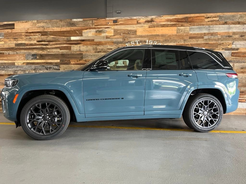 New 2026 Jeep Grand Cherokee Summit w/ Obsidian Package AWD/4WD image 15