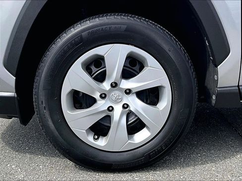 Used 2021 Toyota RAV4 LE AWD/4WD image 7