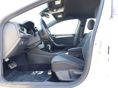 Used 2025 Volkswagen Jetta Sport FWD image 11