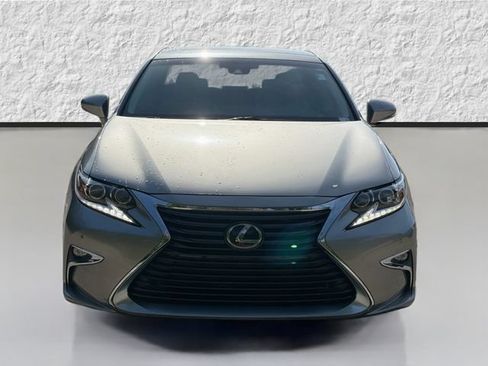 Used 2017 Lexus ES 350 w/ Ultra Luxury Package FWD image 8