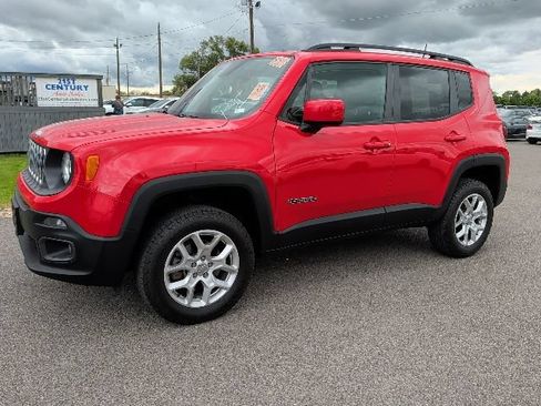 Used 2018 Jeep Renegade Latitude w/ Popular Equipment Group AWD/4WD image 1