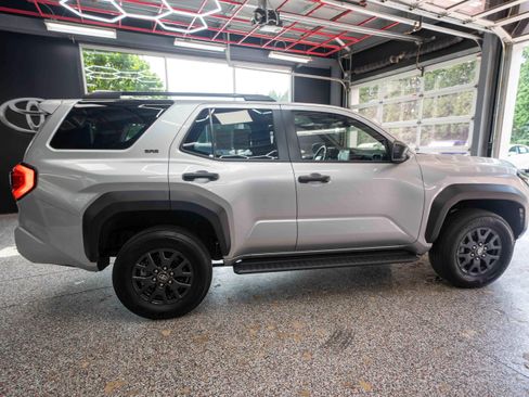 Used 2025 Toyota 4Runner SR5 AWD/4WD image 4