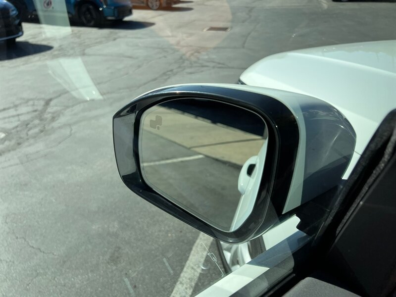 Used 2019 Land Rover Discovery HSE AWD/4WD image 26