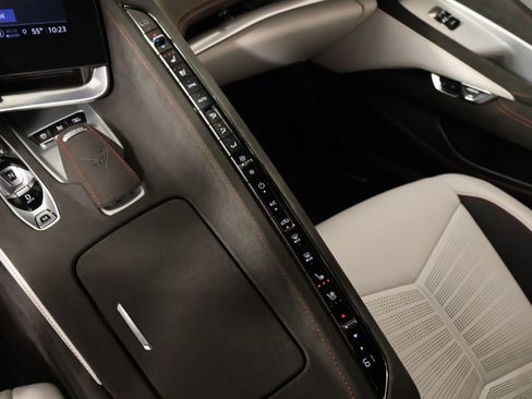 Used 2023 Chevrolet Corvette Stingray Premium Conv w/ Z51 Performance Package RWD image 8