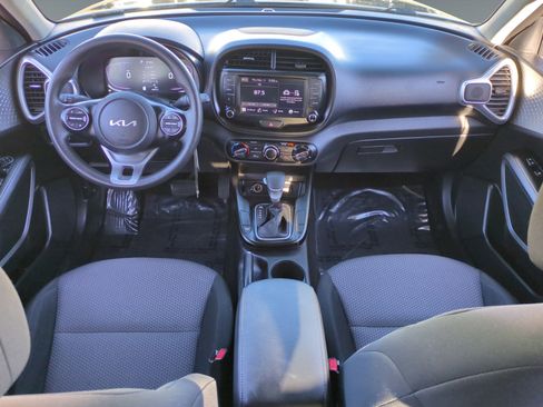 Used 2023 Kia Soul LX w/ LX Technology Package image 10