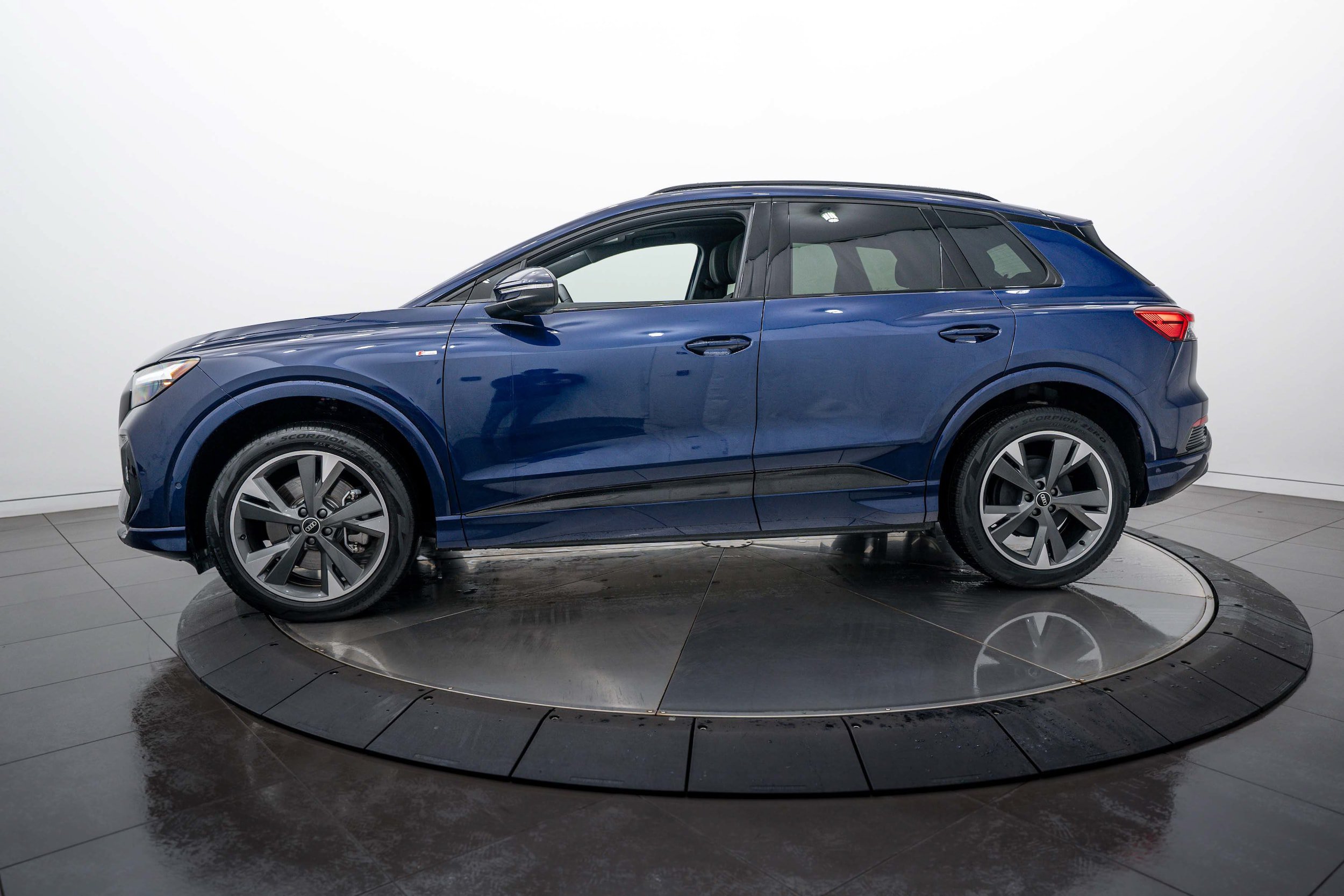 Certified 2024 Audi Q4 e-tron Premium Plus AWD/4WD image 6