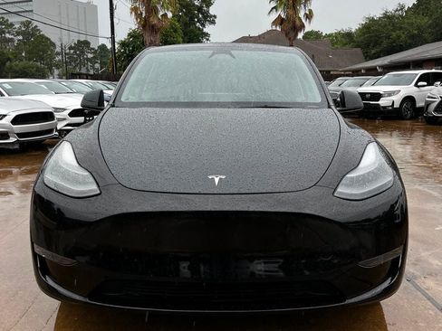 Used 2024 Tesla Model Y 2WD image 2