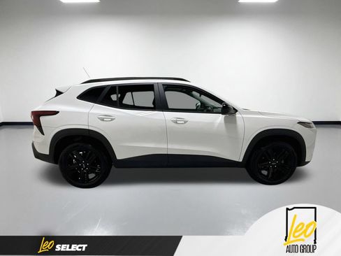 Used 2025 Chevrolet Trax ACTIV w/ Sunroof Package FWD image 5