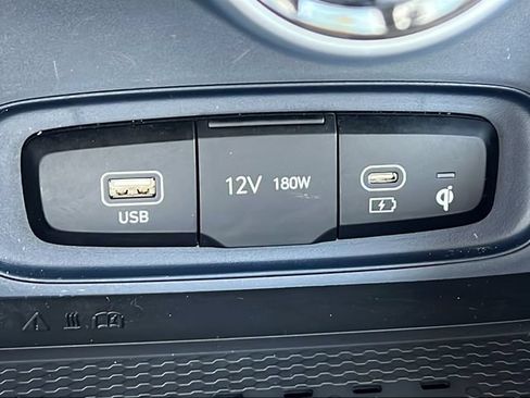 Certified 2024 Hyundai Venue Limited FWD image 31