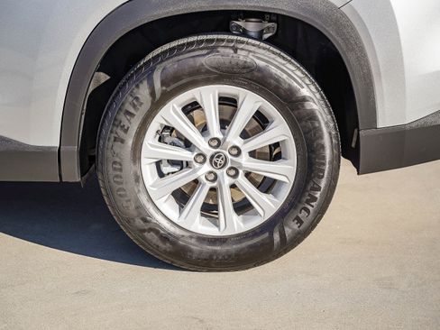 Certified 2025 Toyota Grand Highlander FWD image 8