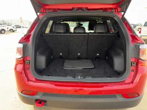 Used 2025 Jeep Compass Trailhawk AWD/4WD image 9