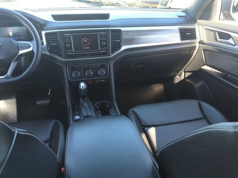 Certified 2022 Volkswagen Atlas Cross Sport SE image 19
