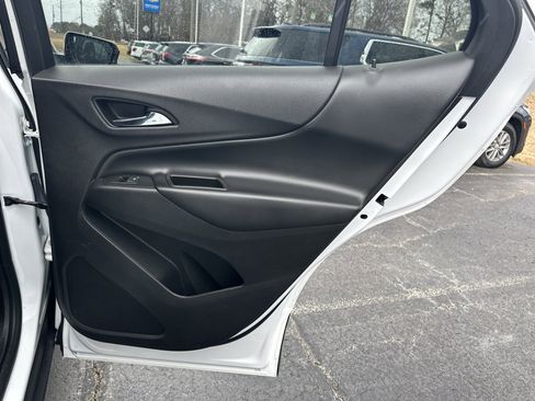 Used 2020 Chevrolet Equinox LT image 17