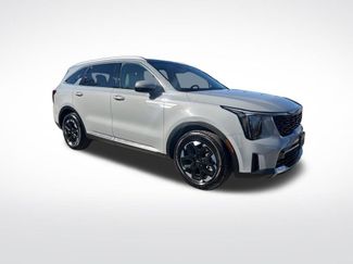 Certified 2025 Kia Sorento S w/ Panoramic Sunroof Package video 3
