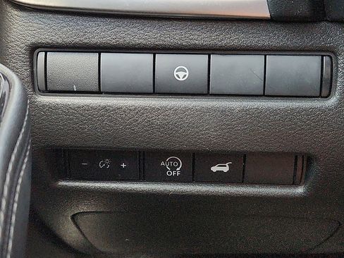 Used 2025 Nissan Rogue SV AWD/4WD image 21