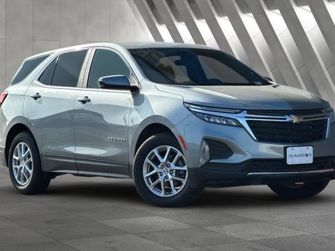 Used 2023 Chevrolet Equinox LT image 2
