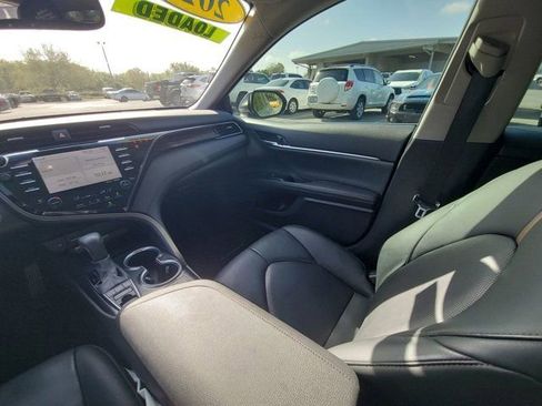 Used 2020 Toyota Camry XLE image 3