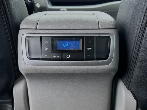 Used 2019 Toyota Highlander LE w/ Carpet Mat Package (TMS) image 16