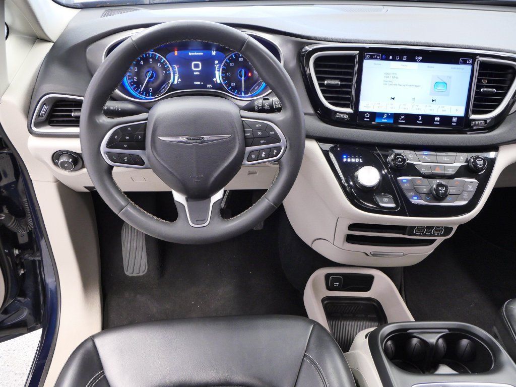 Certified 2023 Chrysler Pacifica Touring-L FWD image 19