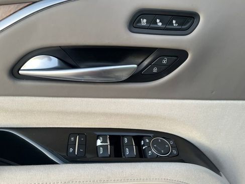 Used 2022 Cadillac Escalade ESV Premium Luxury Platinum image 15