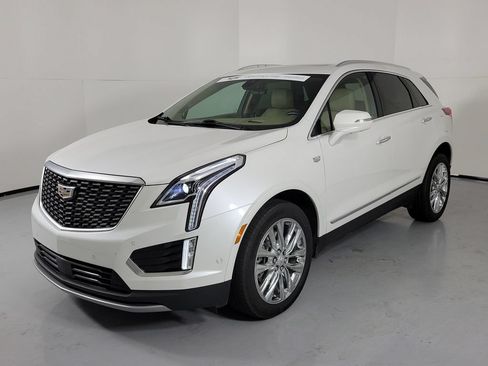 Used 2022 Cadillac XT5 Premium Luxury w/ Platinum Package AWD/4WD image 2