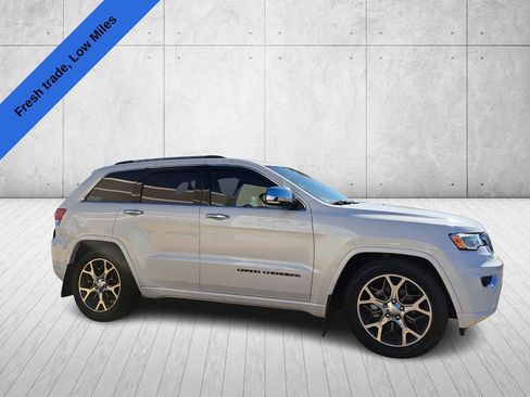 Used 2020 Jeep Grand Cherokee Overland image 3