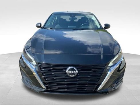 Used 2025 Nissan Altima 2.5 SV image 2