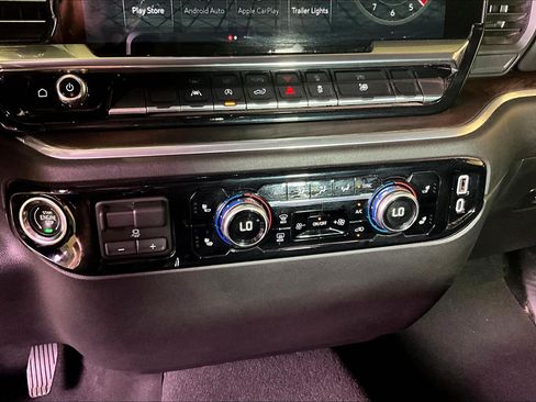 Used 2026 GMC Sierra 1500 SLT AWD/4WD image 17