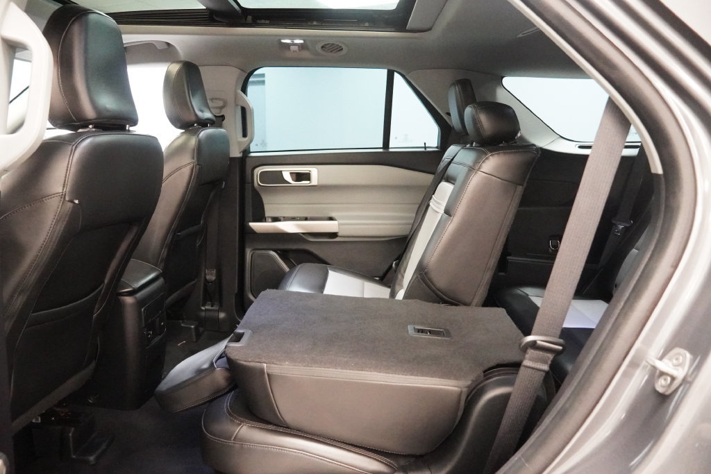 Used 2022 Ford Explorer XLT w/ Equipment Group 202A AWD/4WD image 27