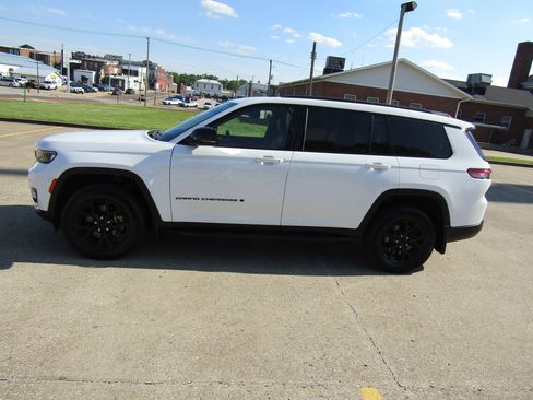 Used 2023 Jeep Grand Cherokee L Laredo AWD/4WD image 6