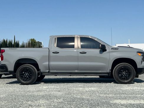 Used 2025 Chevrolet Silverado 1500 Custom Trail Boss w/ Dark Appearance Package AWD/4WD image 9
