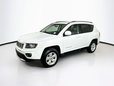 Used 2017 Jeep Compass Latitude FWD image 4