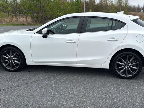 Used 2018 MAZDA MAZDA3 Grand Touring FWD image 11
