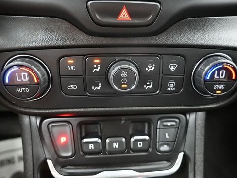 Used 2021 GMC Terrain SLT AWD/4WD image 21