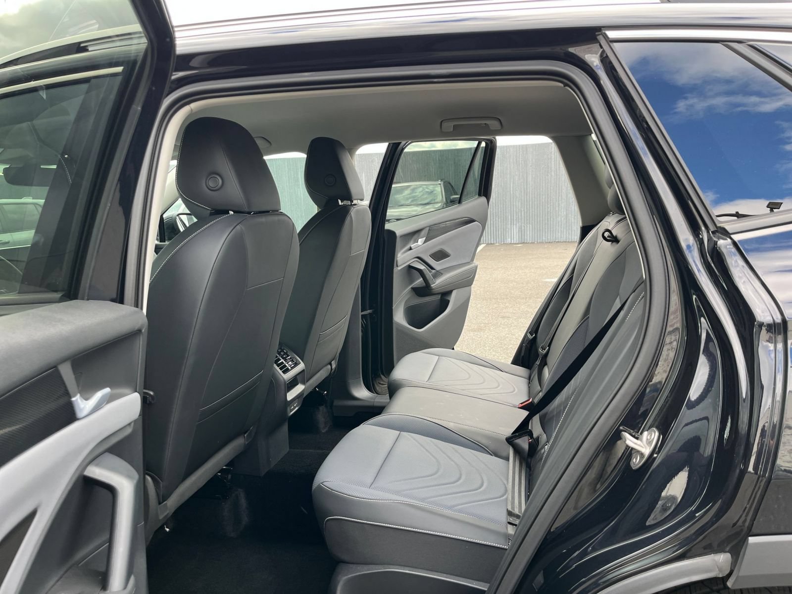Used 2026 Volkswagen Tiguan SE AWD/4WD image 27