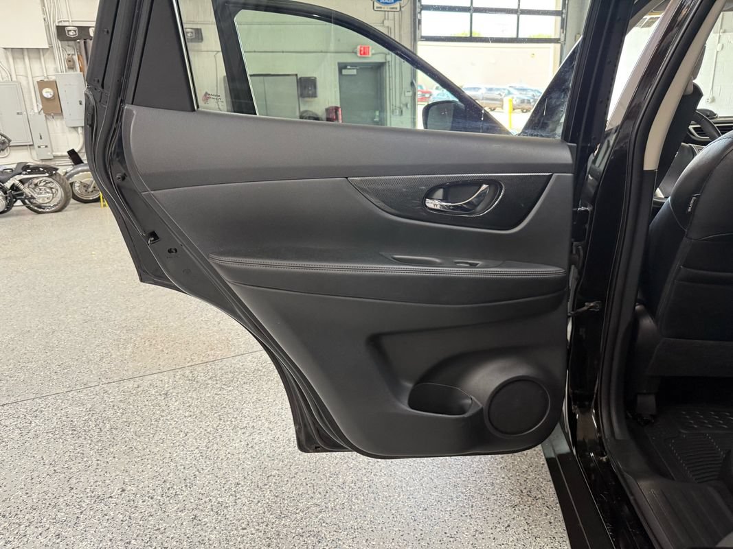 Used 2016 Nissan Rogue SL AWD/4WD image 12
