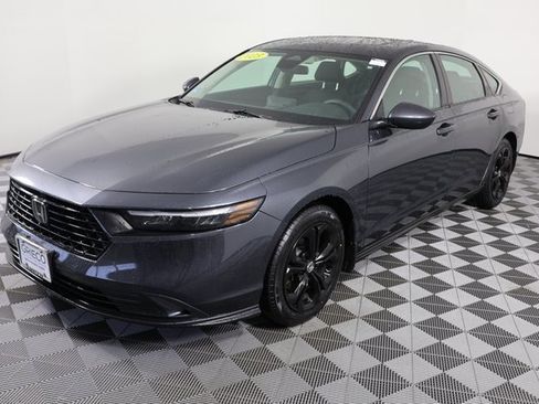 Used 2023 Honda Accord EX image 3