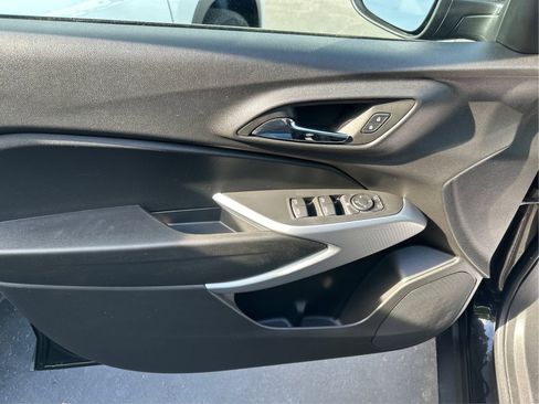 Used 2024 Chevrolet Trax RS FWD image 20