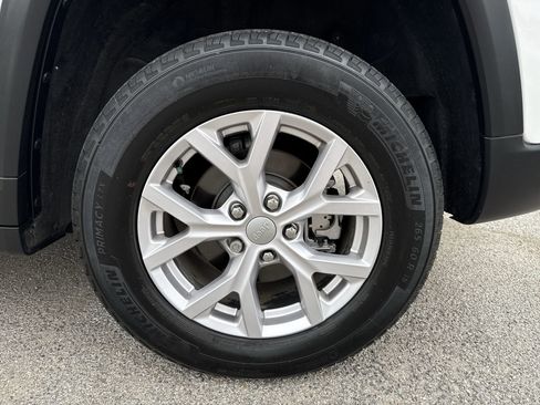 Used 2022 Jeep Grand Cherokee Limited image 19