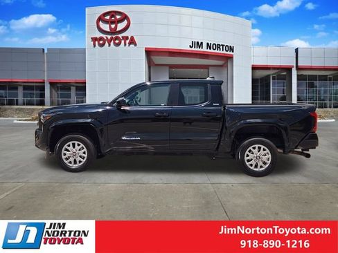 Used 2024 Toyota Tacoma SR5 AWD/4WD image 4