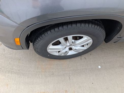 Used 2012 Volkswagen Tiguan S image 7