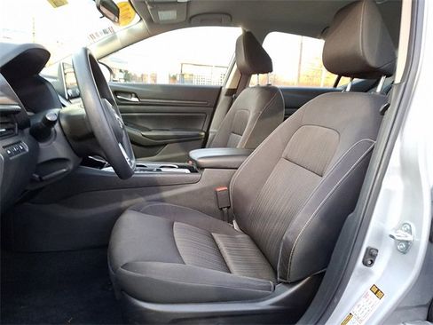 Used 2024 Nissan Altima 2.5 SV image 19