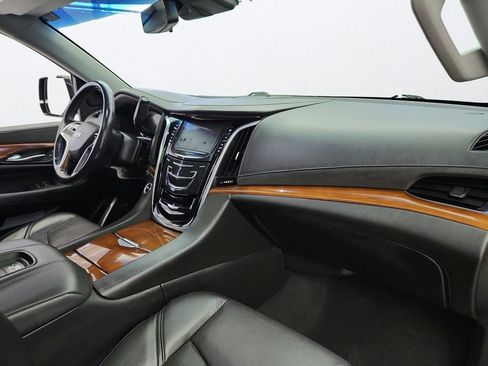 Used 2018 Cadillac Escalade Luxury AWD/4WD image 33