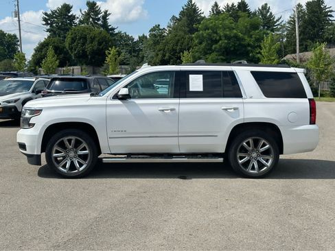 Used 2019 Chevrolet Tahoe LT w/ LT Signature Package AWD/4WD image 4