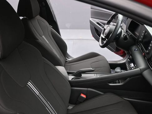 Certified 2025 Hyundai Elantra Sport image 30