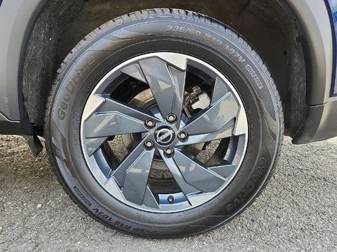 Certified 2024 Nissan Rogue SV AWD/4WD image 9