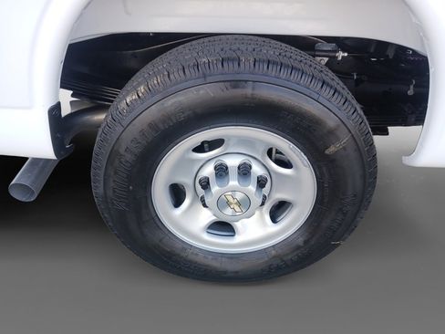 New 2025 Chevrolet Express 3500 Extended image 31