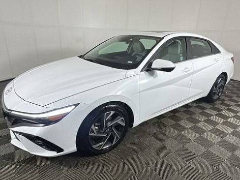 Used 2024 Hyundai Elantra Limited FWD image 6