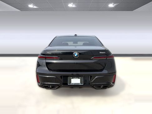 Used 2024 BMW 760i xDrive w/ Executive Package AWD/4WD image 10