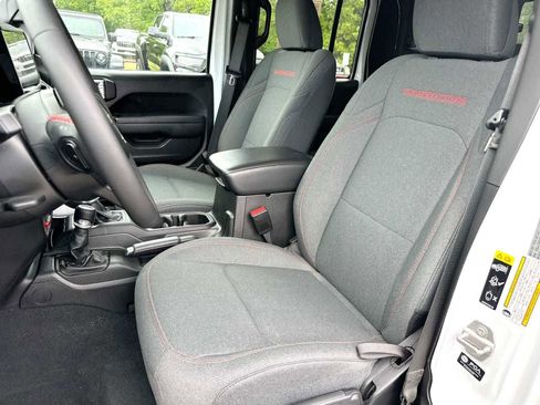Used 2024 Jeep Gladiator Rubicon AWD/4WD image 17